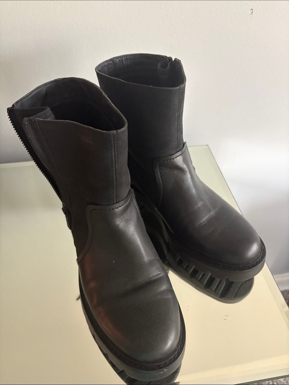 UGG Men's Black Chunky Lug Leather Boots